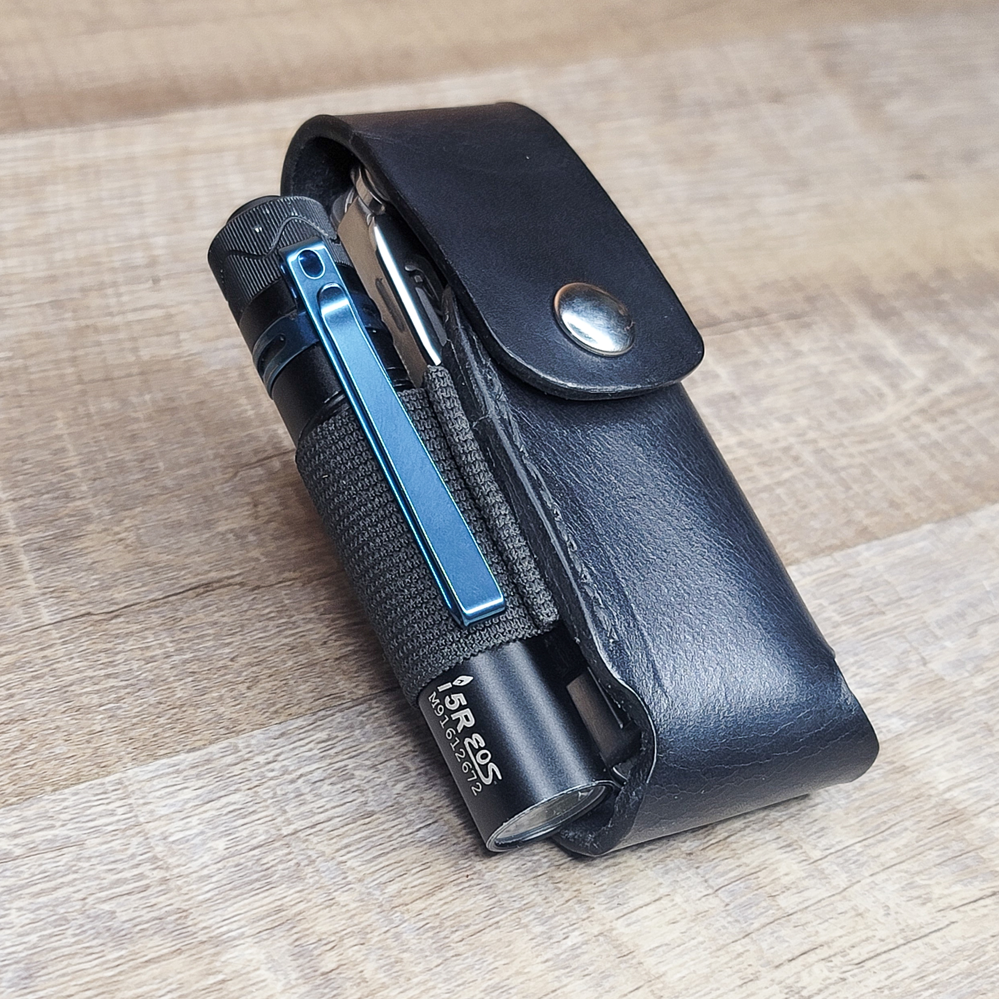 Does the Wave leather sheath with the elastic sides still exist? : r/ Leatherman